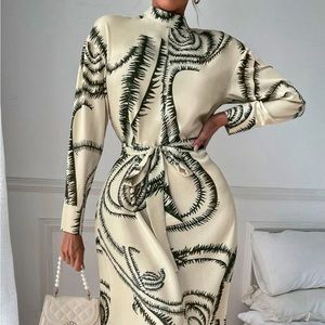 New Woman’s Scroll Print Mock Neck Belted Dress Size Large.